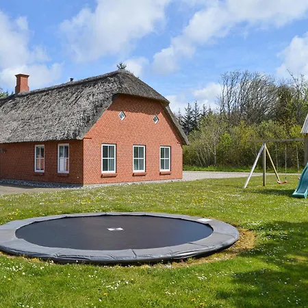 Gorgeous In Ulfborg With Sauna Nyaraló